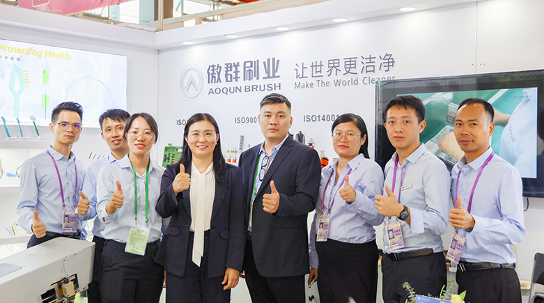 20年條刷行業經驗團隊，為您提供專業毛刷條定制方案